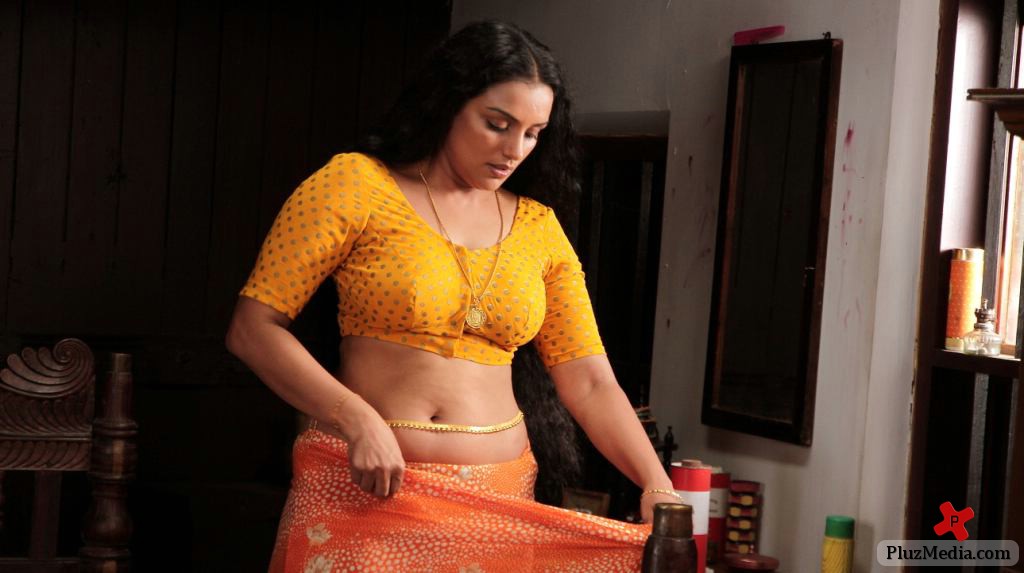 Shweta Menon - Rathi Nirvedam Hot Movie Stills | Picture 80010
